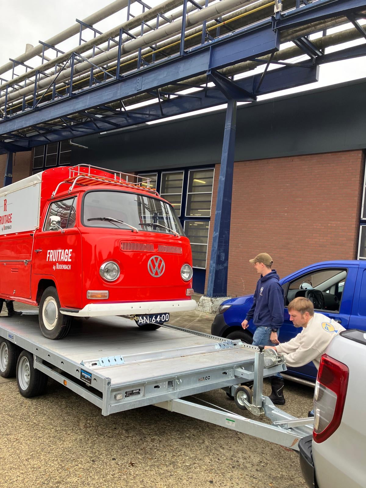 Ambulance + ervaren chauffeur voor het (ver)plaatsen van voertuigen.